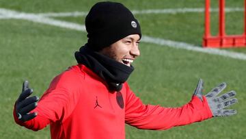 Neymar se entrena con el PSG.