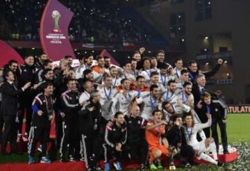 Los jugadores del Real Madrid celebran la victoria después de ganar el partido de la final de el Mundial de Clubes de la FIFA ante el San Lorenzo de Almagro en el estadio de Marrakech