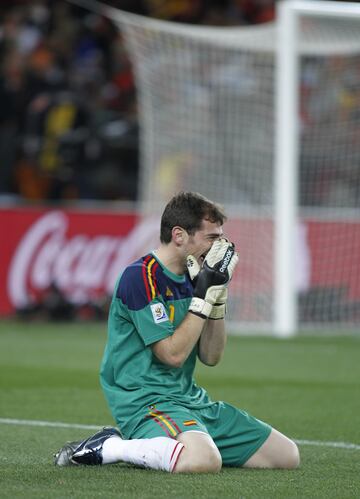 Las l¨¢grimas de Iker Casillas representaron la emoci¨®n de todo un pa¨ªs.