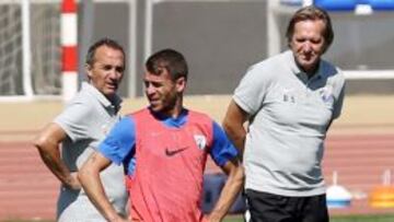 Schuster (a la derecha) A su izquierda Duda, el capit&aacute;n y Carlos Cascallana (el f&iacute;sico).
 