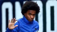 Chelsea: Sarri says Willian exit "impossible" amid Barcelona links
