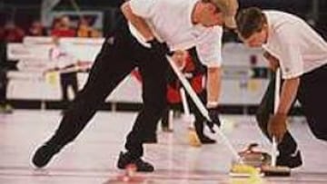 El origen del curling se sitúa en el siglo XVI en Escocia.