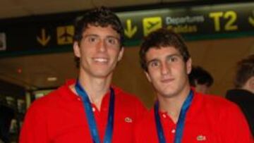 <b>BRONCE. </b>Borja y Koke posan al regreso del Mundial Sub-17 de 2009.