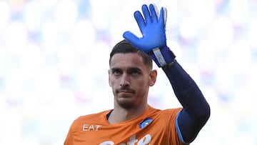 Alex Meret, portero del Napoli, no estaría satisfecho por el protagonismo que le da el entrenador Luciano Spalletti a David Ospina, arquero titular