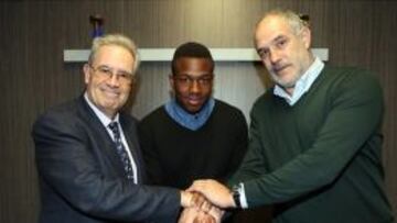 Adama Traoré renueva con el Barcelona hasta el año 2018