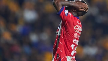 Vitor Ferreira Vitinho of San Luis during the Quarter final second leg match between Tigres UANL and Atletico de San Luis as part of the Liga BBVA MX, Torneo Apertura 2024 at Universitario Stadium on December 01, 2024 in Monterrey, Nuevo Leon, Mexico.