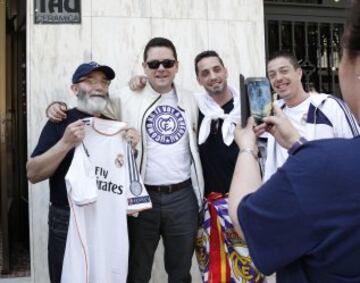 Tomás Roncero con la afición. 