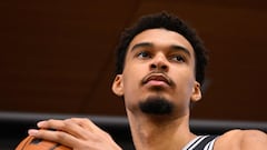 Victor Wembanyama challenges fans in NYC park