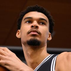 Victor Wembanyama challenges fans in NYC park