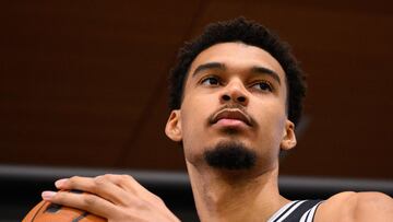 Victor Wembanyama chess in the park in New York