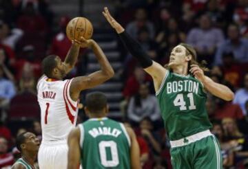 Trevor Ariza y Kelly Olynyk.