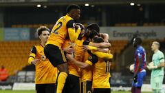 WOLVERHAMPTON, ENGLAND - OCTOBER 30:  Daniel Podence of Wolverhampton Wanderers celebrates with teammates after scoring his team&#039;s second goal during the Premier League match between Wolverhampton Wanderers and Crystal Palace at Molineux on October 3