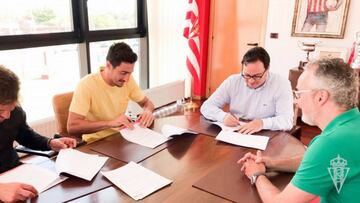 Mari?o ampl¨ªa y mejora su
contrato una temporada m¨¢s