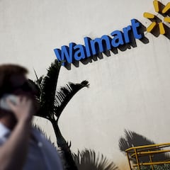 Which employees can earn up to $400,000 at Walmart without needing a college degree?