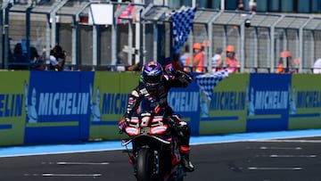 Martín cruzando cuarto la meta de Balaton Park.