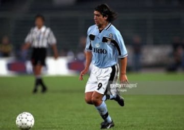 Marcelo Salas ocupó la mayor parte de su carrera zapatos Nike, especialmente los Tiempo. 