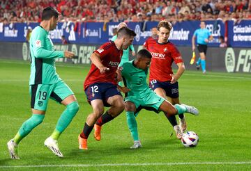 Jesús Areso y Samuel Lino en un lance del partido.