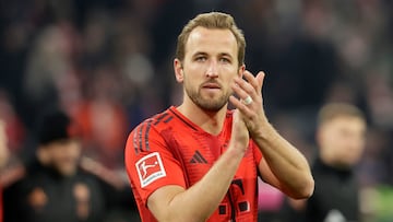 MUNICH (Germany), 07/02/2025.- Harry Kane of Bayern greets supporters after winning the German Bundesliga soccer match between FC Bayern Munich and SV Werder Bremen in Munich, Germany, 07 February 2025. (Alemania) EFE/EPA/RONALD WITTEK CONDITIONS - ATTENTION: The DFL regulations prohibit any use of photographs as image sequences and/or quasi-video.