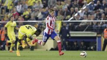 ESCAPADA. Fernando Torres se escapa hacia la porter&iacute;a de Asenjo. El delantero no fall&oacute; e hizo el &uacute;nico gol del partido. 
 