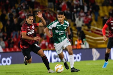 Independiente Santa Fe y Deportivo Cali jugaron en la segunda jornada del Torneo ESPN en el estadio El Campín. Se estrenaron varios de los refuerzos y el equipo bogotano consiguió la victoria 2-1.