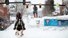 Carreras de caballos y esquí en las calles de Leadville