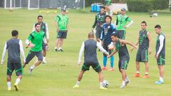 Foto de accion durante el Entrenamiento de la Seleccion Mexicana ,  Previo su participacion en el Mundial de Futbol Brasil 2014, en la foto:Giovani Dos Santos, Jose de Jesus Corona, Jose Juan Vazquez, Miguel Herrera, Carlos Salcido, Marco Fabian, Guillermo Ochoa, Paul Aguilar, Oribe Peralta

09/06/2014/MEXSPORT/Jorge Martinez


