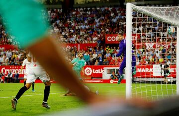 0-1. Karim Benzema marc¨® el primer gol.