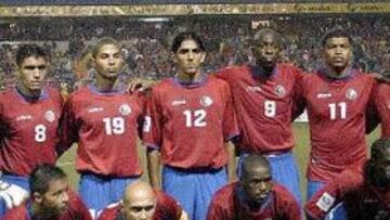 <B>BUSCAN LA SORPRESA.</B> La selección costarricense estará comandada por nueve mundialistas de Corea del Sur y Japón 2002.