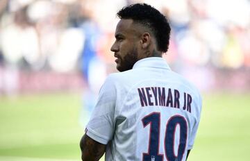 Paris Saint-Germain's Brazilian forward Neymar