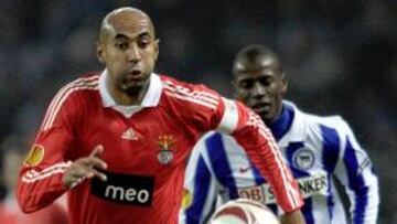 <b>EL PREFERIDO. </b>Luisao, en un partido con el Benfica, es el preferido por Quique para reforzar la zaga.
