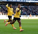 Wolverhampton despega en Premier con el primer gol de Jhon Arias
