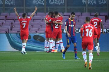 Los jugadores del Granada celebrando el gol de Jorge Molina, el segundo para el Granada 