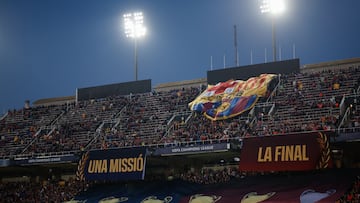 Fotografía del tifo de la afición del FC Barcelona durante el encuentro correspondiente a la ida de las semifinales de la Liga de Campeones.
