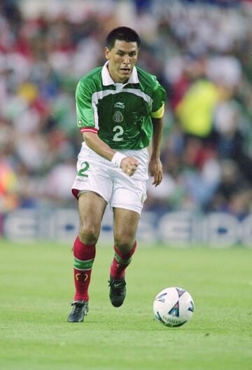 El de Texcoco disputó tres Mundiales (1994, 1998 y 2006). Ganó tres Copa Oro y una Copa Confederaciones. Es el jugador histórico con más partidos de la selección mexicana con un total de 179 partidos, marcó 6 goles.