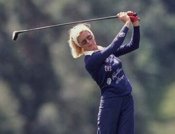 Una de las mejores golfistas de la historia. La estadounidense ganó un total de 26 títulos en su carrera y, además, fue dos veces jugadora del año. La golfista fue diagnosticada con cáncer de mama en mayo de 2006. Se recuperó rápidamente y, en agosto de ese mismo año, ya estaba comentando el British Open femenino.