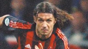 <b>IMPERIAL.</B> Maldini siempre ha sido elegante y efi caz en el corte y en su proyección ofensiva.