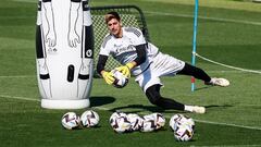 Thibaut Courtois, en el último entrenamiento del Real Madrid antes del derbi contra el Atlético.