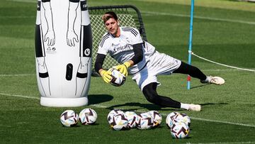 Thibaut Courtois, en el último entrenamiento del Real Madrid antes del derbi contra el Atlético.