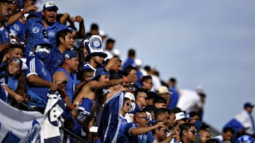 A las afueras del Banc of California Stadium ya se comienza a sentir el ambiente previo al partido que sostendrán Honduras y El Salvador por Copa Oro