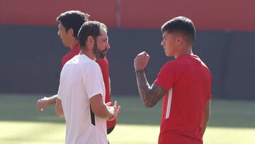 Machín dirigió ayer su primer entenamiento en el Sánchez Pizjuán y hoy su primer partido