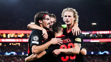 Los jugadores del Salzburgo celebran el gol de Gloukh.