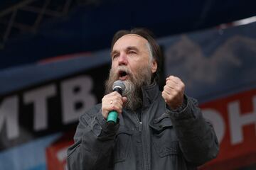 Russian politologist Alexander Dugin gestures as he addresses the rally "Battle for Donbas" in support of the self-proclaimed Donetsk and Luhansk People's Republics, in Moscow, Russia October 18, 2014. Moscow News Agency/Handout via REUTERS ATTENTION EDITORS - THIS IMAGE HAS BEEN SUPPLIED BY A THIRD PARTY. MANDATORY CREDIT.