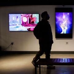 How can I make money as a beginner with NFTs?