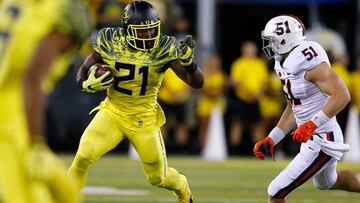 EUGENE, OR - SEPTEMBER 10: Royce Freeman #21 of the Oregon Ducks runs the ball against the Virginia Cavaliers at Autzen Stadium on September 10, 2016 in Eugene, Oregon.   Jonathan Ferrey/Getty Images/AFP
 == FOR NEWSPAPERS, INTERNET, TELCOS &amp; TELEVISION USE ONLY ==