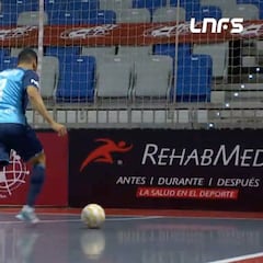 Dejar a un rival literalmente tumbado: el golazo del Inter que es una oda al 'joga bonito'