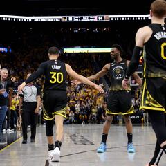 Curry levanta los ánimos al campeón
