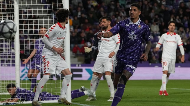 El Real Valladolid quiere, pero no puede con el Eibar