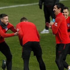 Diego Costa no se entrena por molestias cervicales