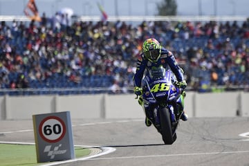 Valentino Rossi vuelve al box.