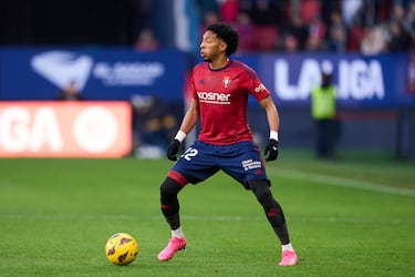 El defensa de Palmira ha jugado en seis equipos de la liga española. Defendió la camiseta del Rayo Vallecano en 22 ocasiones (2013-14 y 2016-17), jugó en el Real Valladolid 70 partidos y marcó 9 goles (2014-16), con el Girona disputó 79 encuentros y anotó 1 gol (2016-20). En el Elche jugó 54 duelos y marcó 2 goles (2020-23), militó en las filas del Villarreal durante 27 partidos (2022-23) y, actualmente juega en el Osasuna donde lleva 25 partidos y ha anotado un gol.